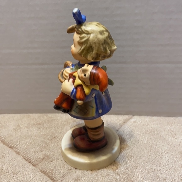 Goebel Hummel Collectors Club “What Now? ” #422 Figurine - Picture 3 of 8